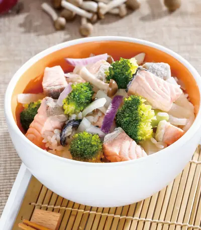 洋蔥花椰鮭魚炊飯