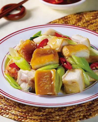 蒜苗拌鯊魚煙