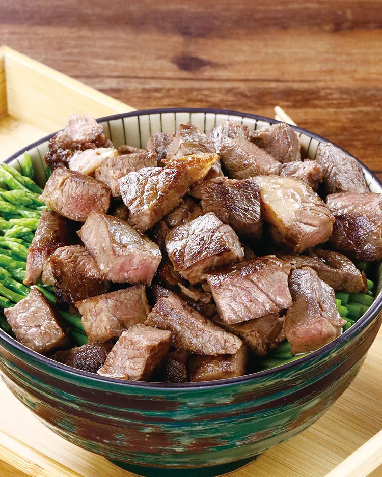 蘆筍骰子牛丼