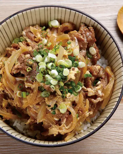 滑蛋肉片丼