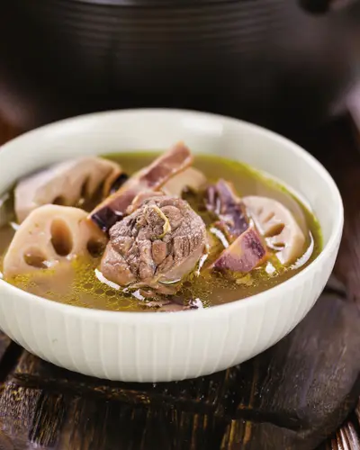 香魷蓮藕燉雞湯