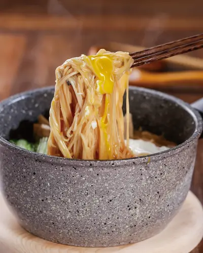 蛋包雞絲麵