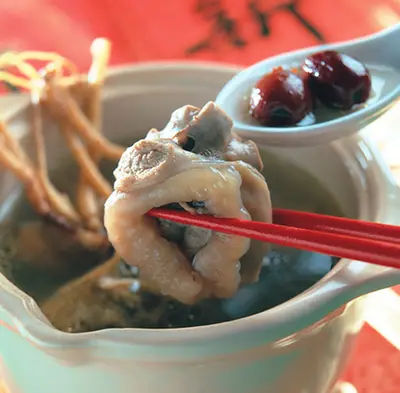 人嵾雞湯