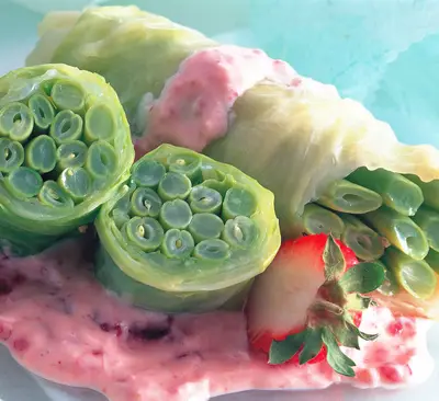 翠白蔓莓沙拉卷