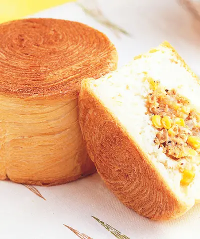千層鮪魚麵包