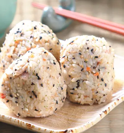 茶香鮭魚三角飯糰