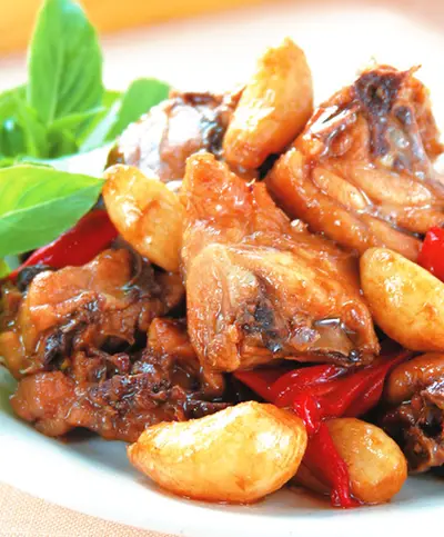 蒜子雞肉煲