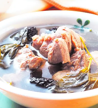 鮮桑葉燉豬腱湯