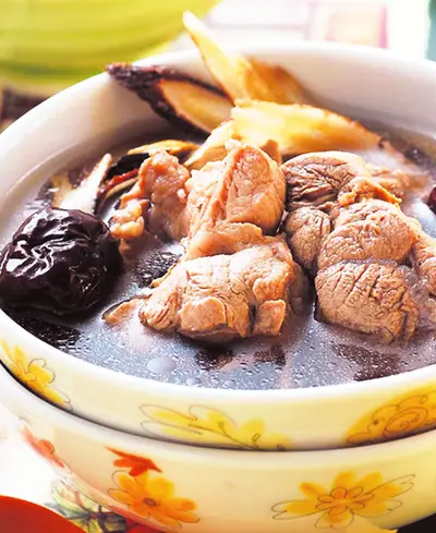 板藍根燉豬腱湯