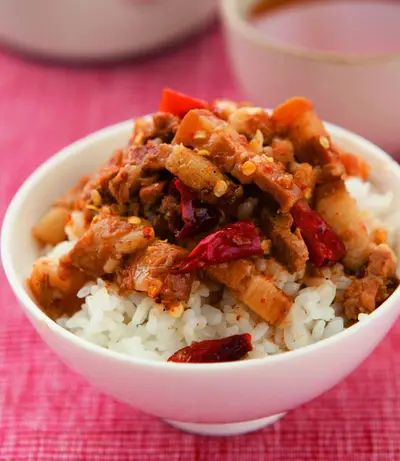 麻辣滷肉飯