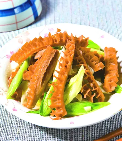 蒜苗炒毛肚